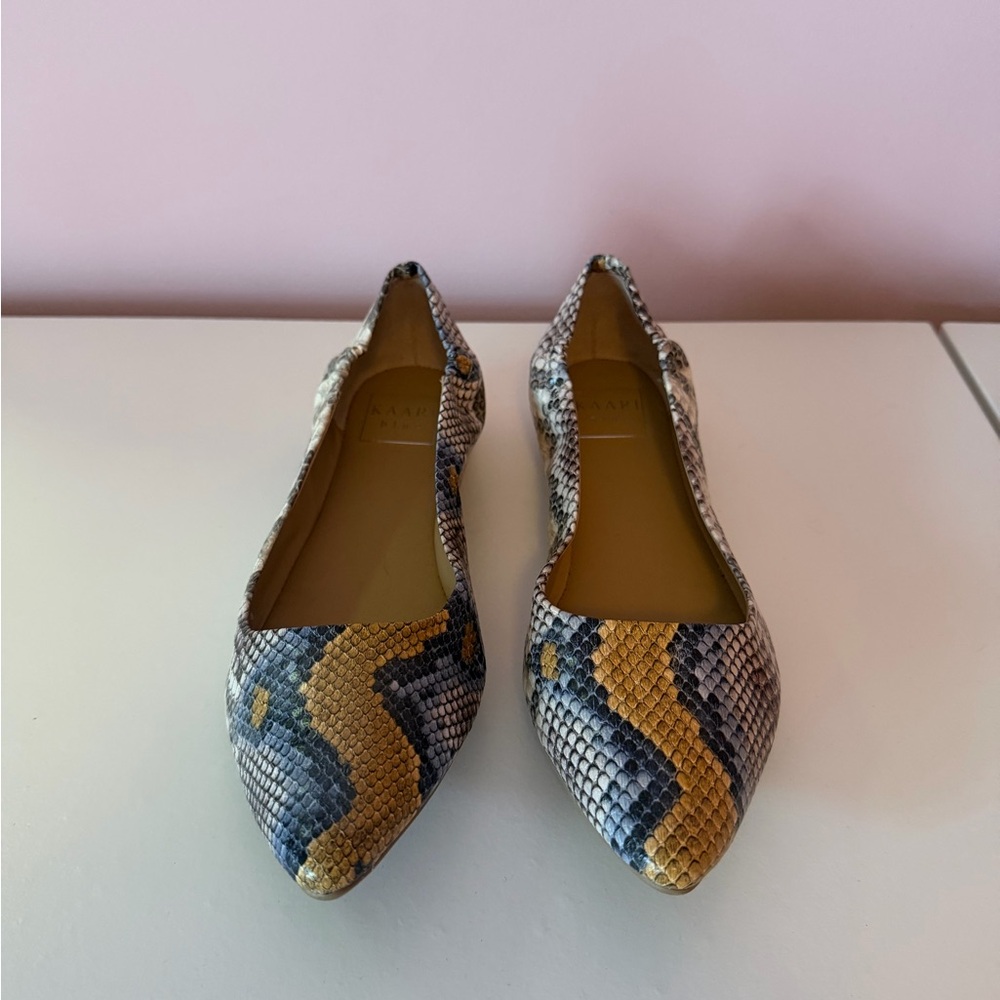 Kaari Blue Multicolor Snake Print Flats - Size 7 - Like New
